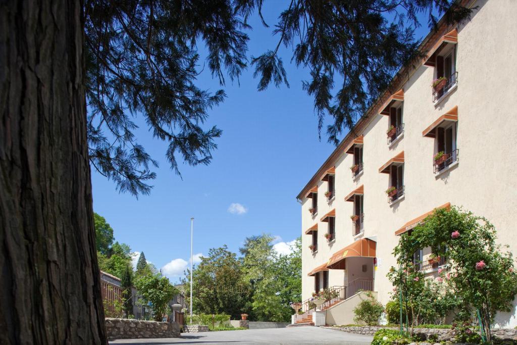 Logis Hotel Restaurant Les Cedres Joyeuse Kültér fotó