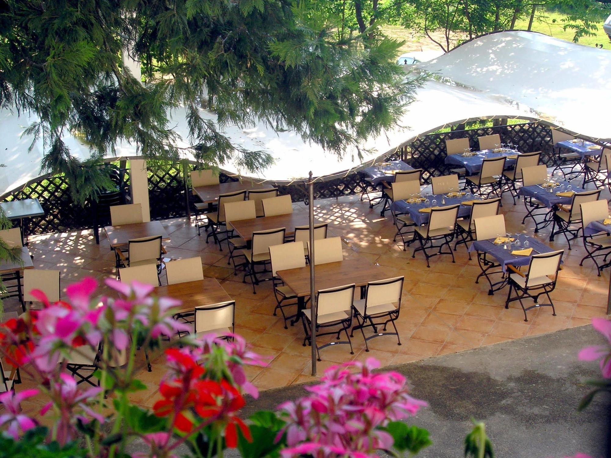Logis Hotel Restaurant Les Cedres Joyeuse Kültér fotó