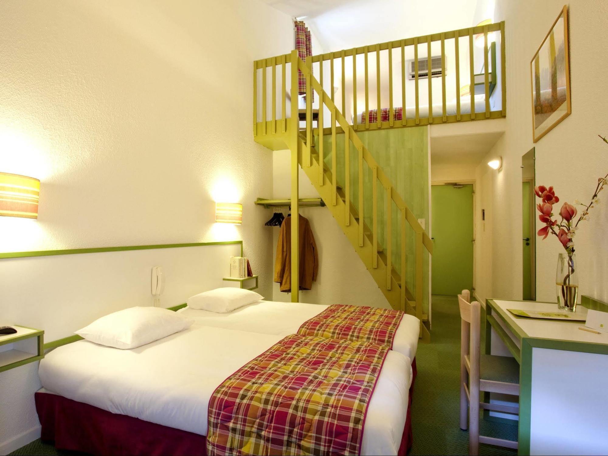 Logis Hotel Restaurant Les Cedres Joyeuse Kültér fotó